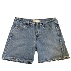 Vintage Levi’s 515 mid rise finished hem denim jean shorts